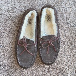 UGG Womens Dakota Brown Size 9